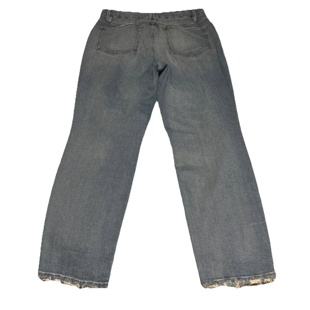 Good American Women’s Light Wash Distressed Jeans Size 15 Style GCC802T 1352